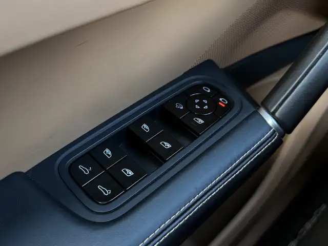 Porsche Cayenne view 23