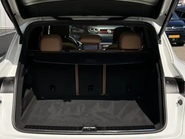 Porsche Cayenne view 20