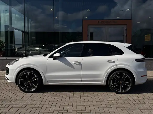 Porsche Cayenne view 11