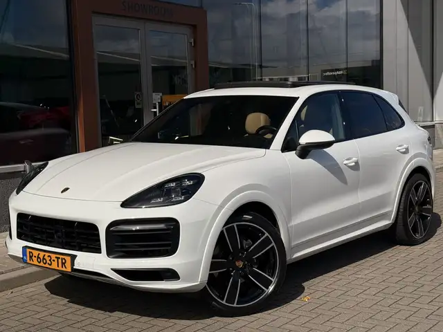 Porsche Cayenne view 3