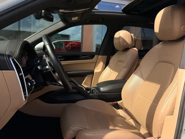 Porsche Cayenne view 5