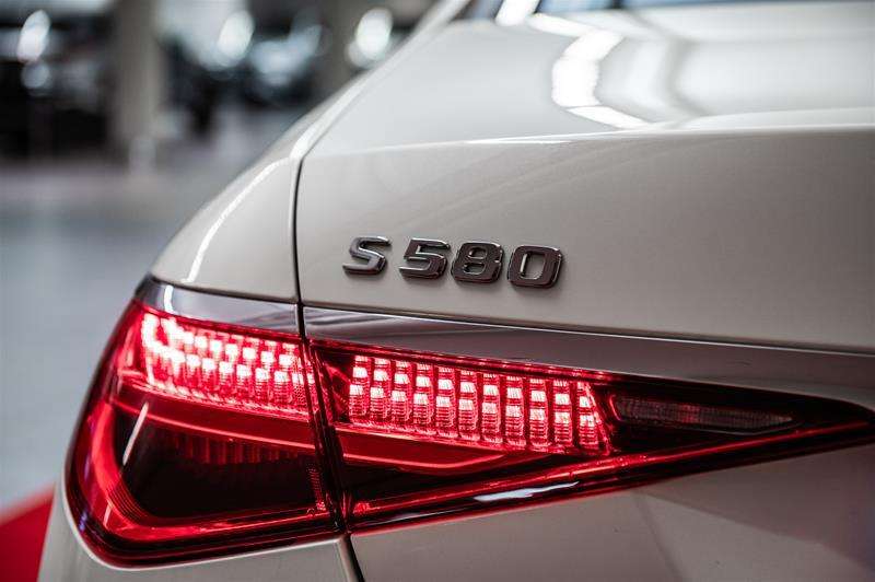 2022 Mercedes-Benz S-Class 4MATIC Sedan — снимка 5