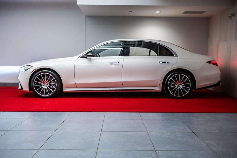 2022 Mercedes-Benz S-Class 4MATIC Sedan — снимка 2