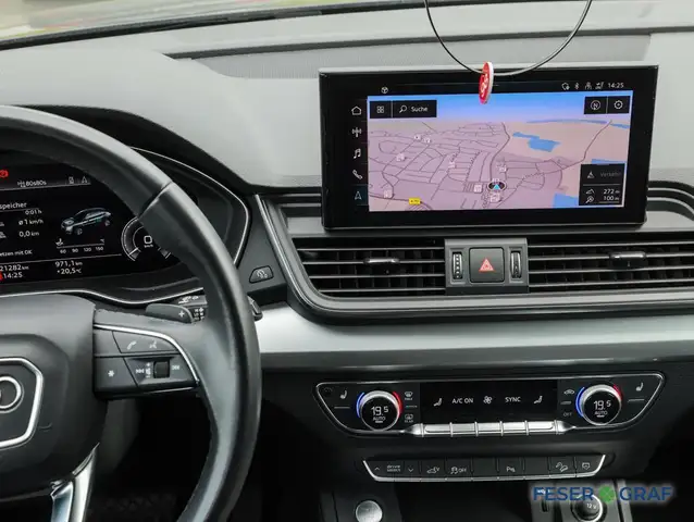 Audi Q5 view 9