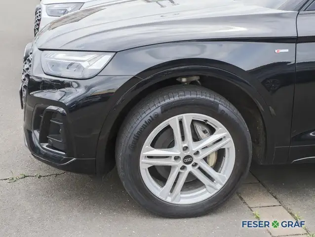 Audi Q5 view 4