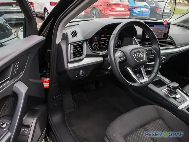 Audi Q5 view 10