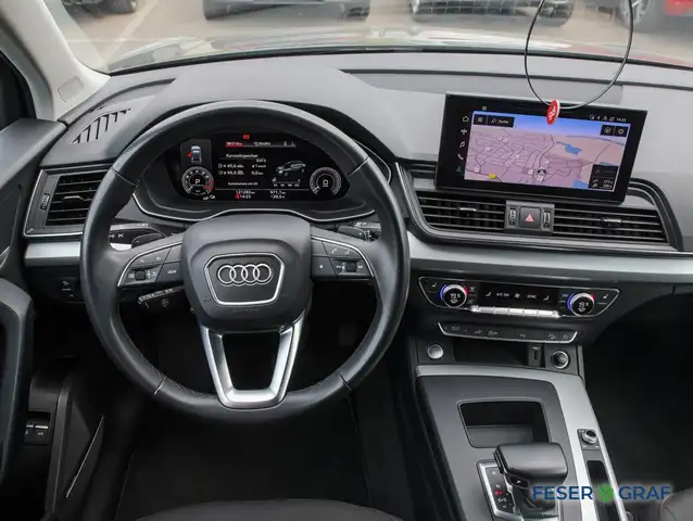 Audi Q5 view 8
