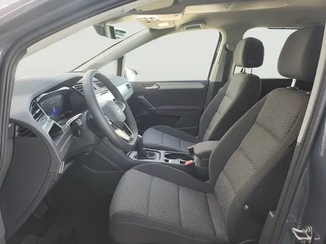 Volkswagen Touran view 8