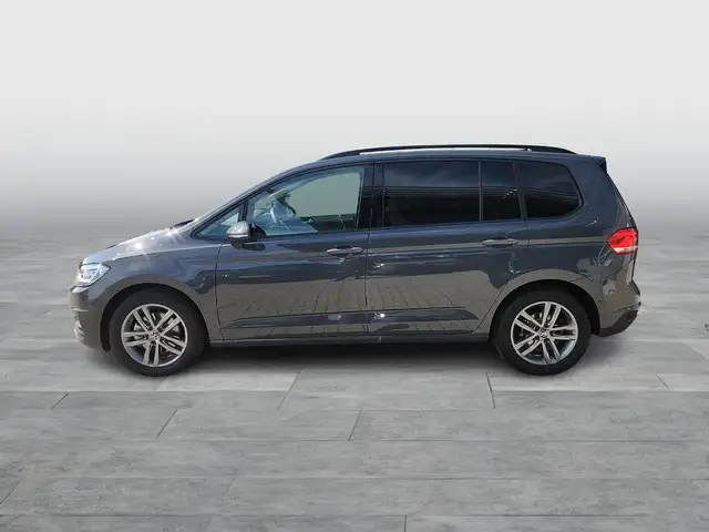 Volkswagen Touran view 3