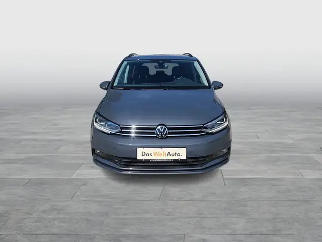 Volkswagen Touran view 2