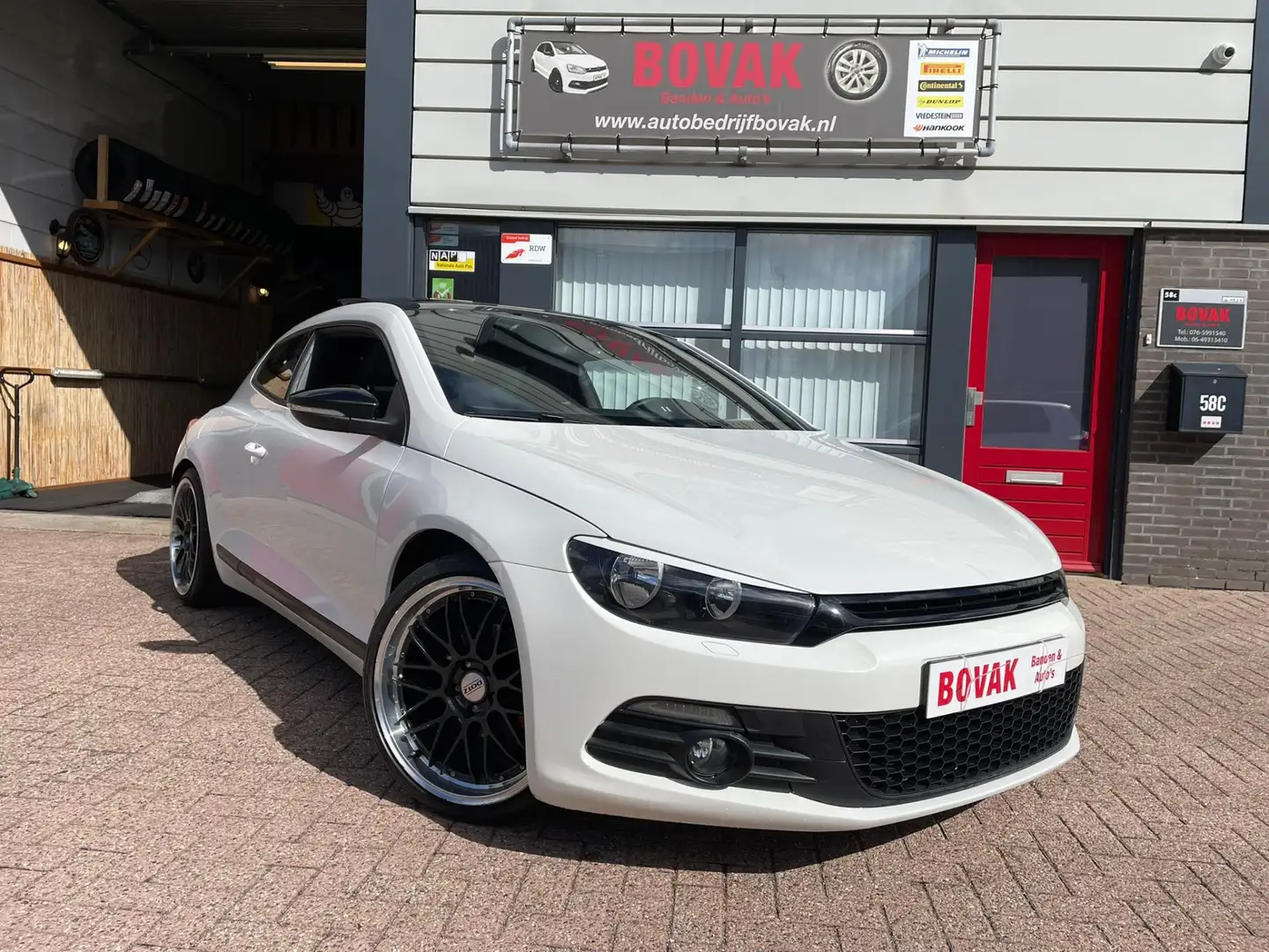 Volkswagen Scirocco 1.4 TSI Snow Highline Plus Wit - 1