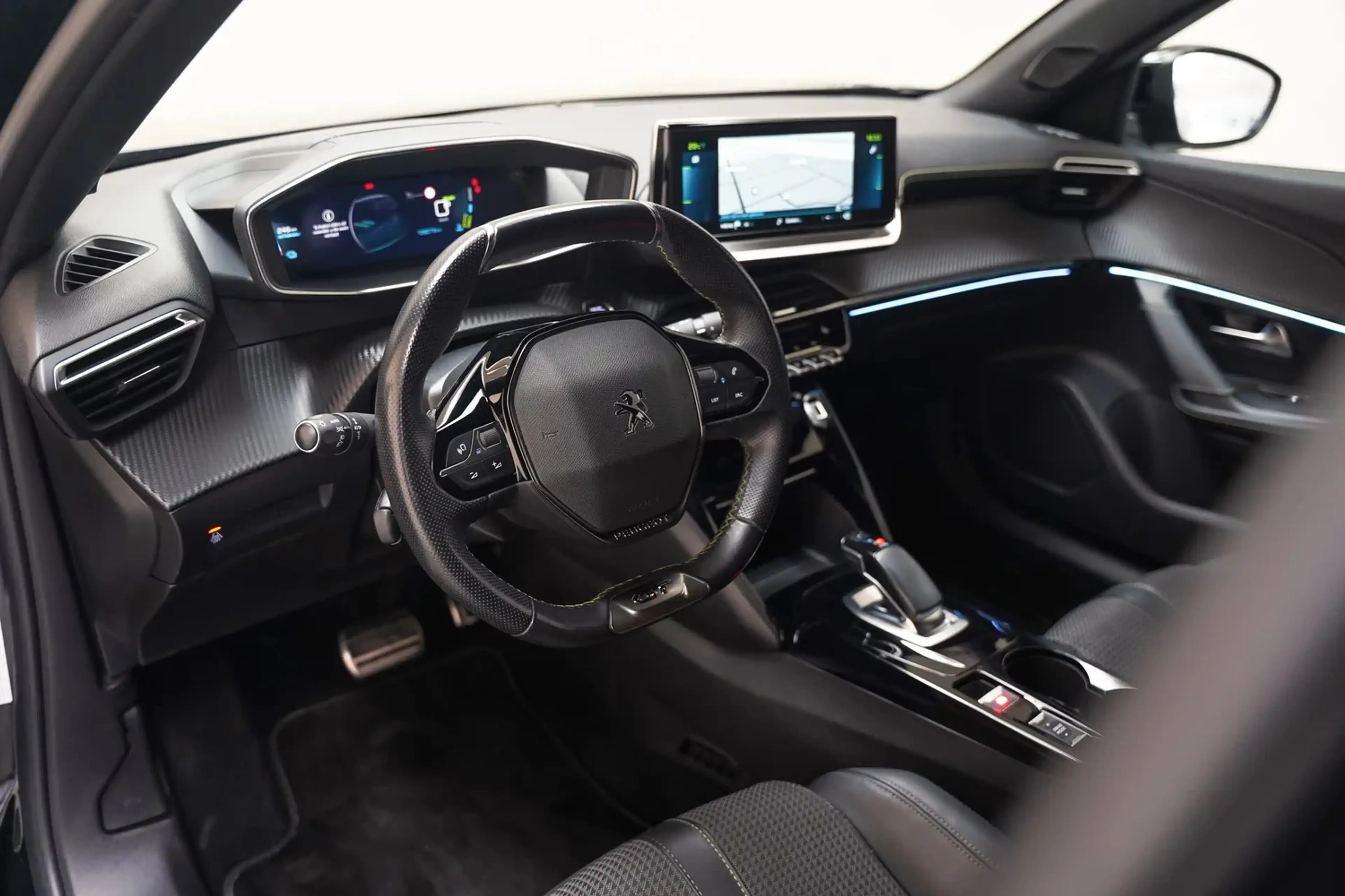 Peugeot e-2008 EV Active 50 kWh [ Navi Apple/Android Camera Half — photo 15
