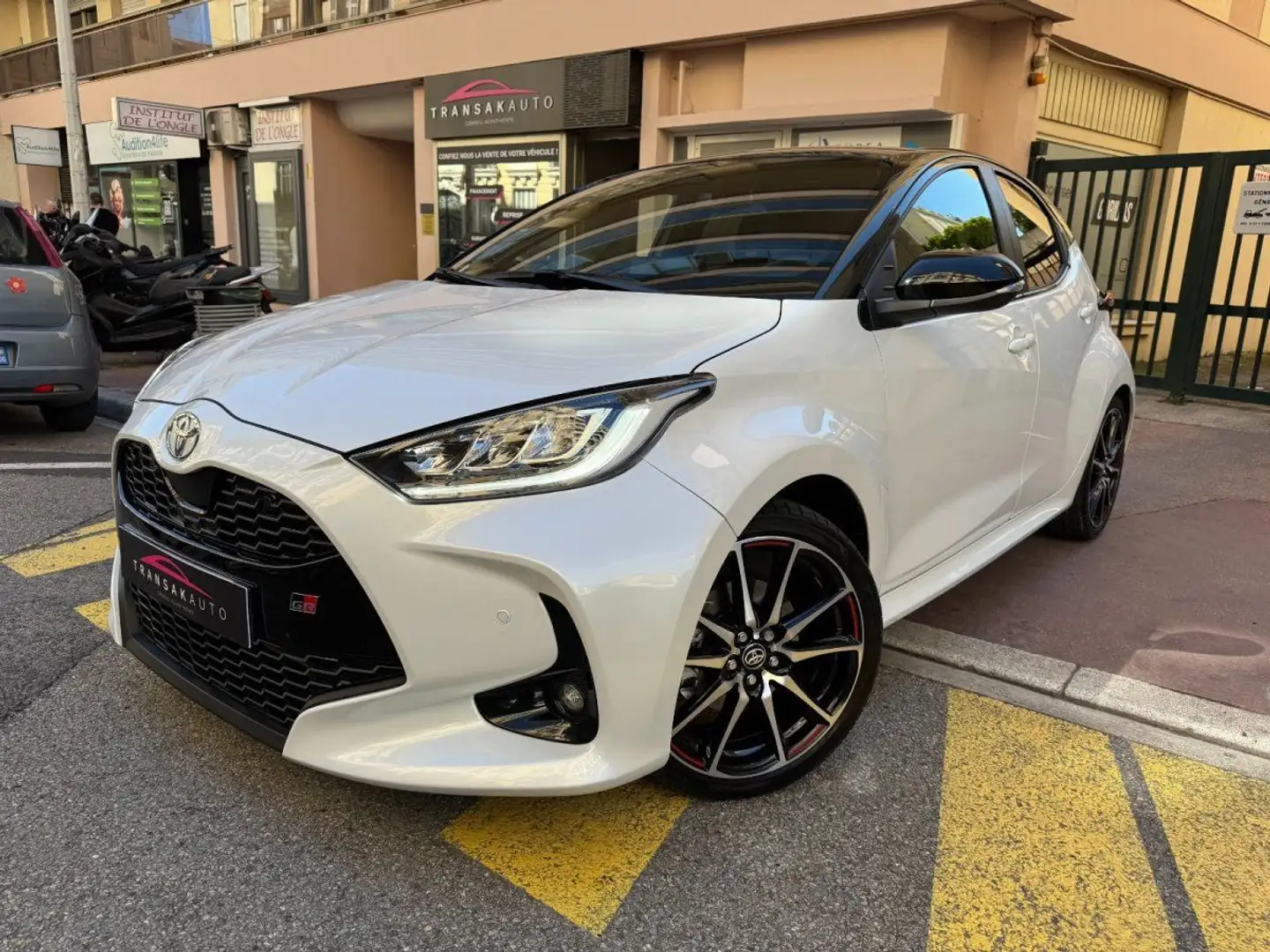Toyota Yaris HYBRIDE MY22 1.5l VVTI 130 CV Hybrid E-CVT Boîte a Blanc - 1