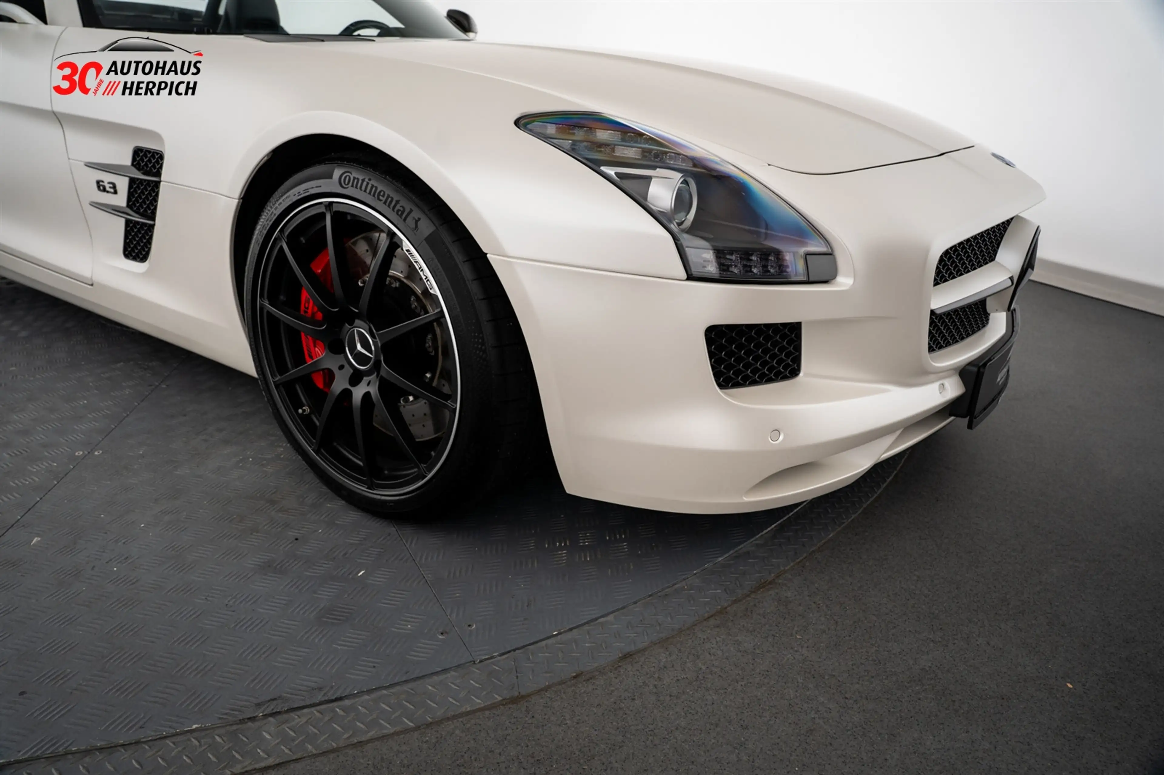 Mercedes-Benz SLS 6.2L V8 Roadster RFK PDC B&O — photo 8