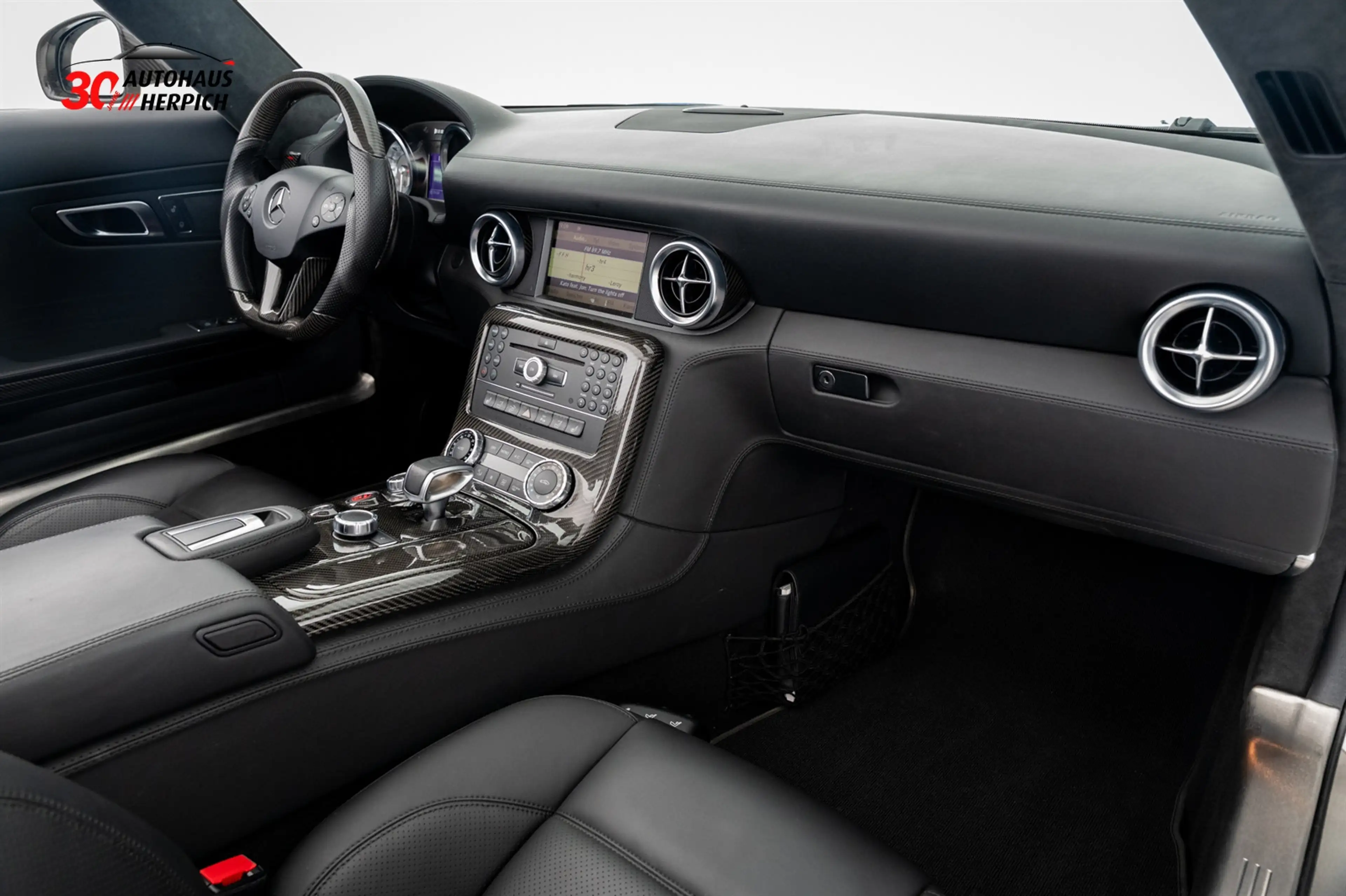 Mercedes-Benz SLS 6.2L V8 Roadster RFK PDC B&O — photo 11