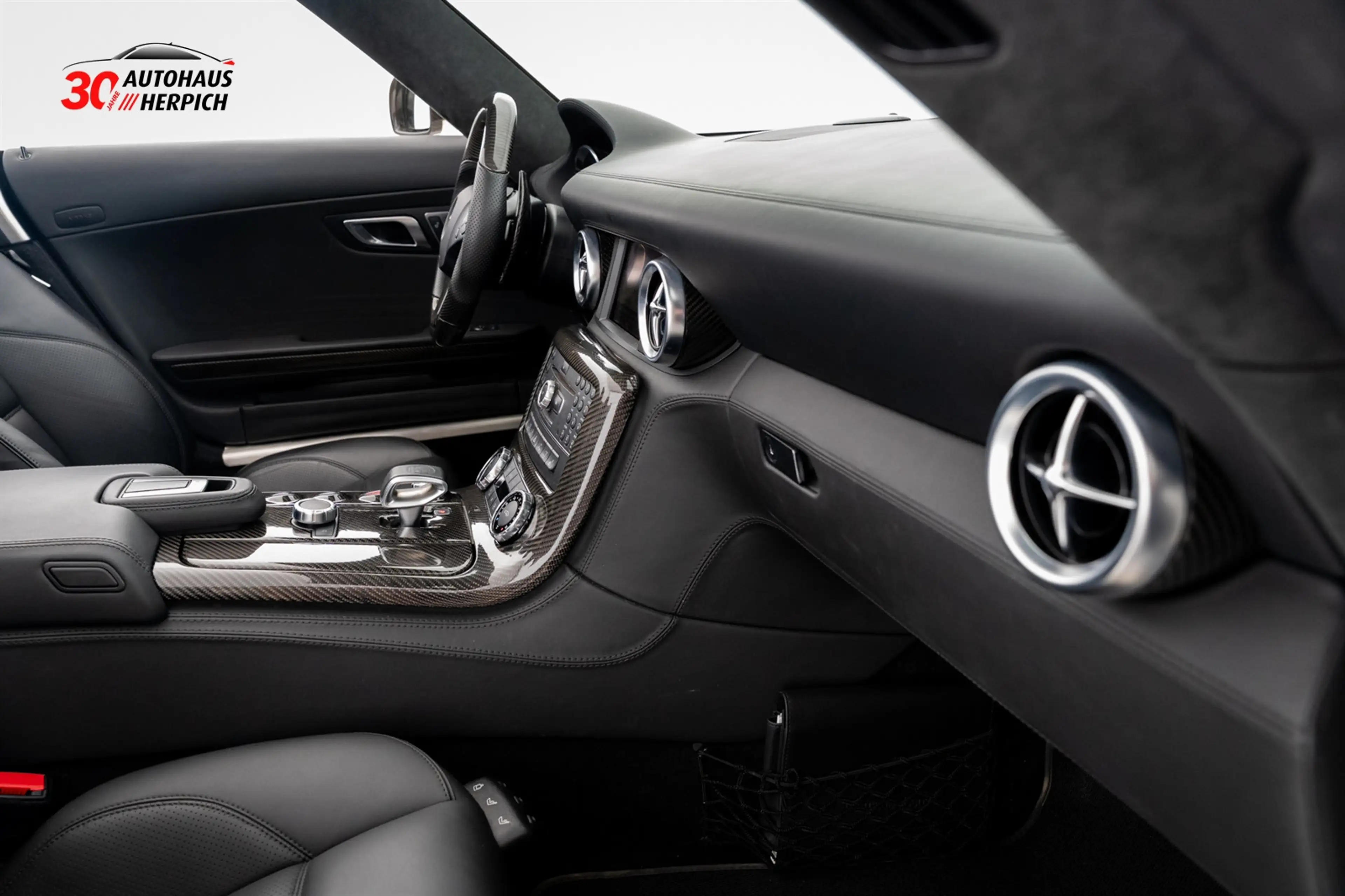 Mercedes-Benz SLS 6.2L V8 Roadster RFK PDC B&O — photo 12
