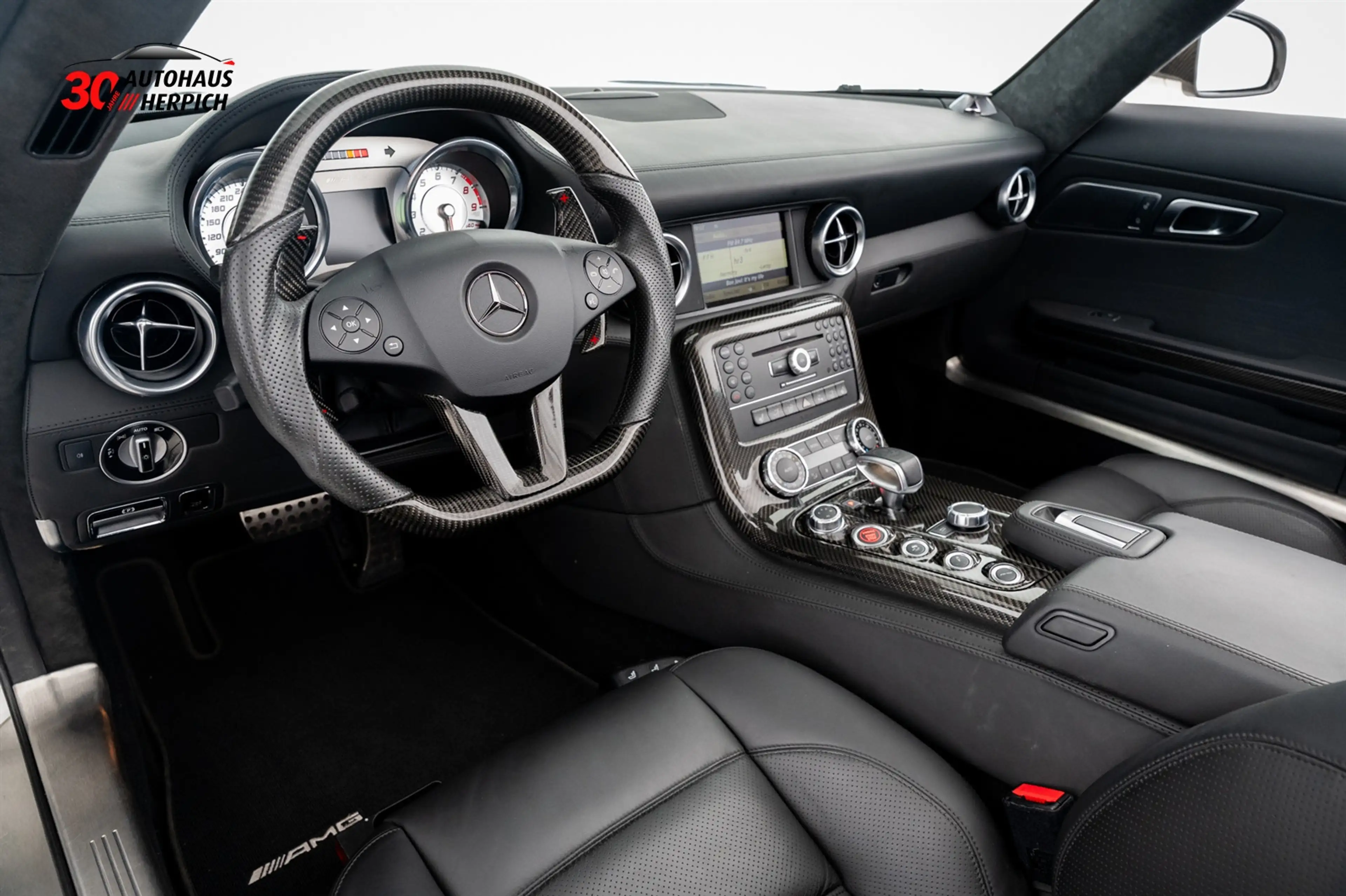 Mercedes-Benz SLS 6.2L V8 Roadster RFK PDC B&O — photo 9