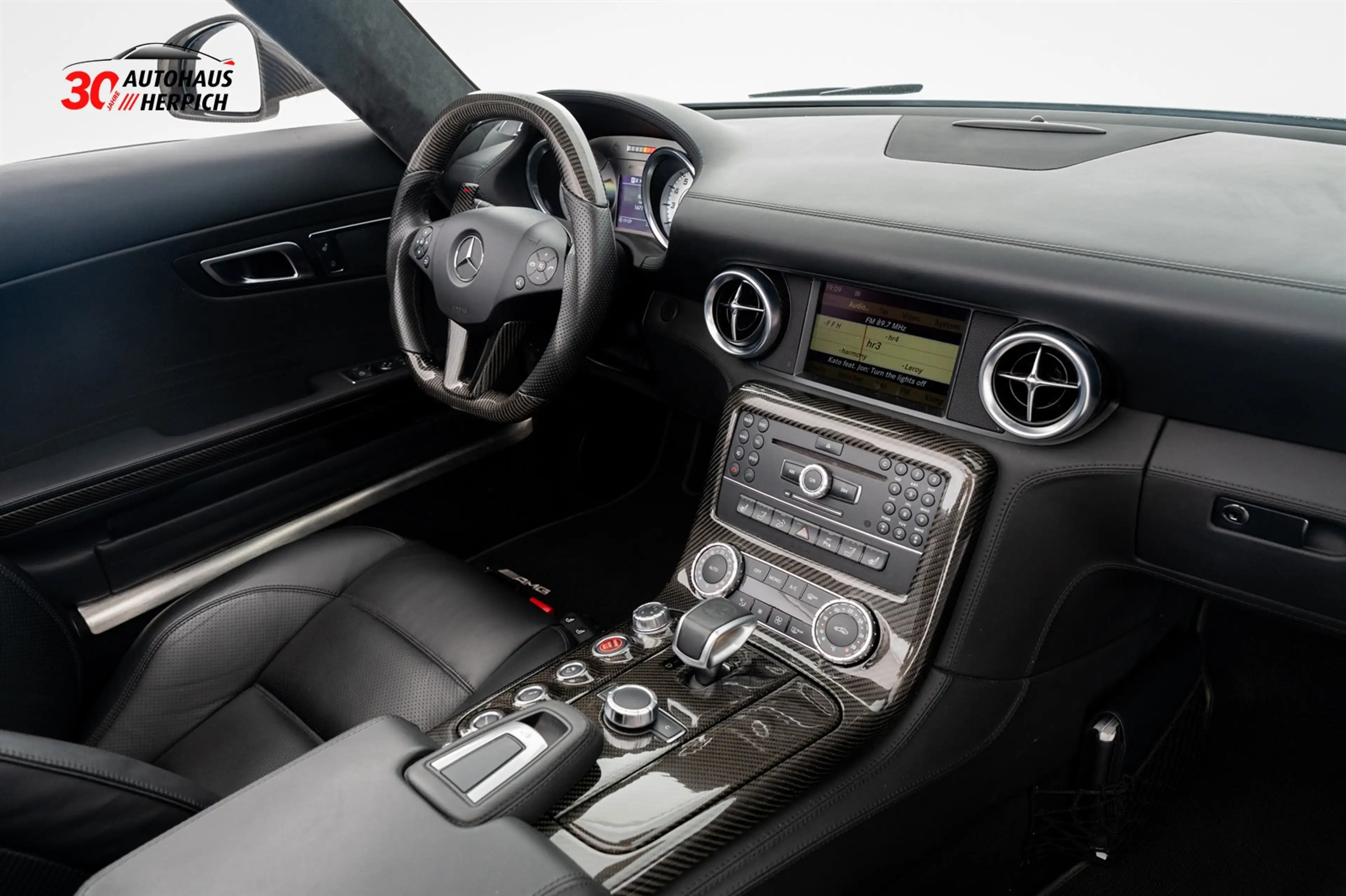 Mercedes-Benz SLS 6.2L V8 Roadster RFK PDC B&O — photo 13