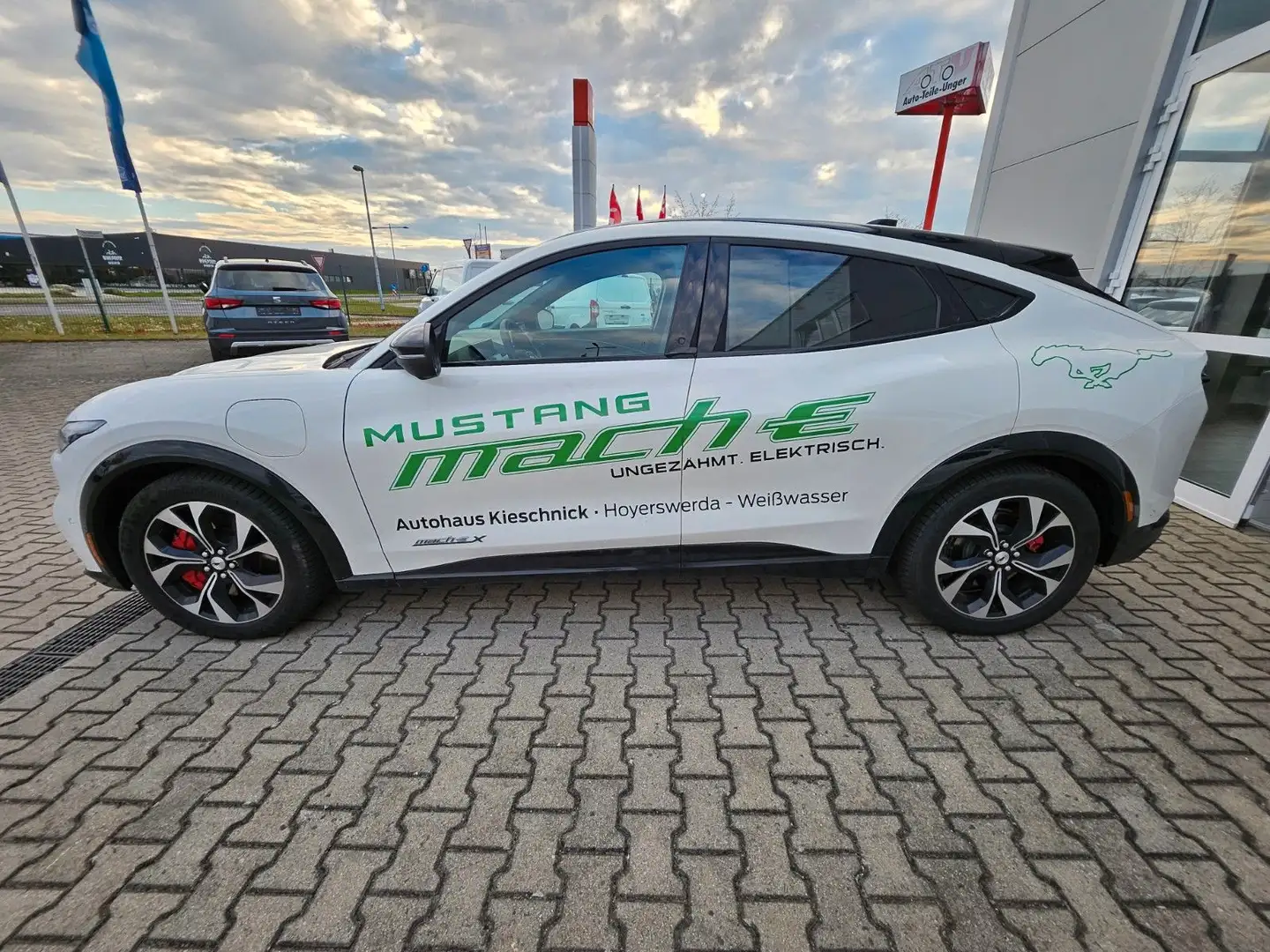 Ford Mustang Mach-E Premium - 2