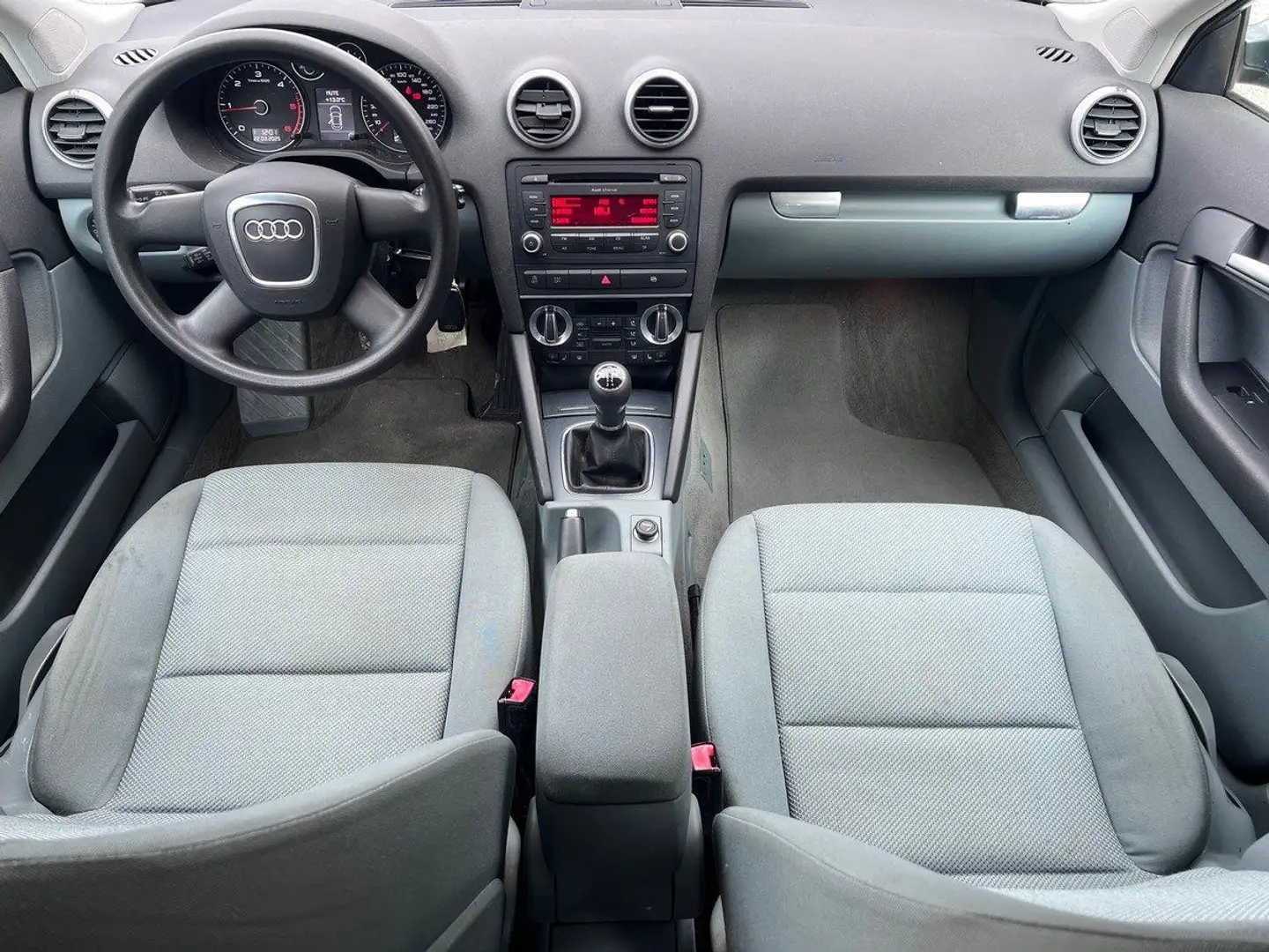 Audi A3 Sportback 1.6 TDi 105cv 2ème Main Gris - 2