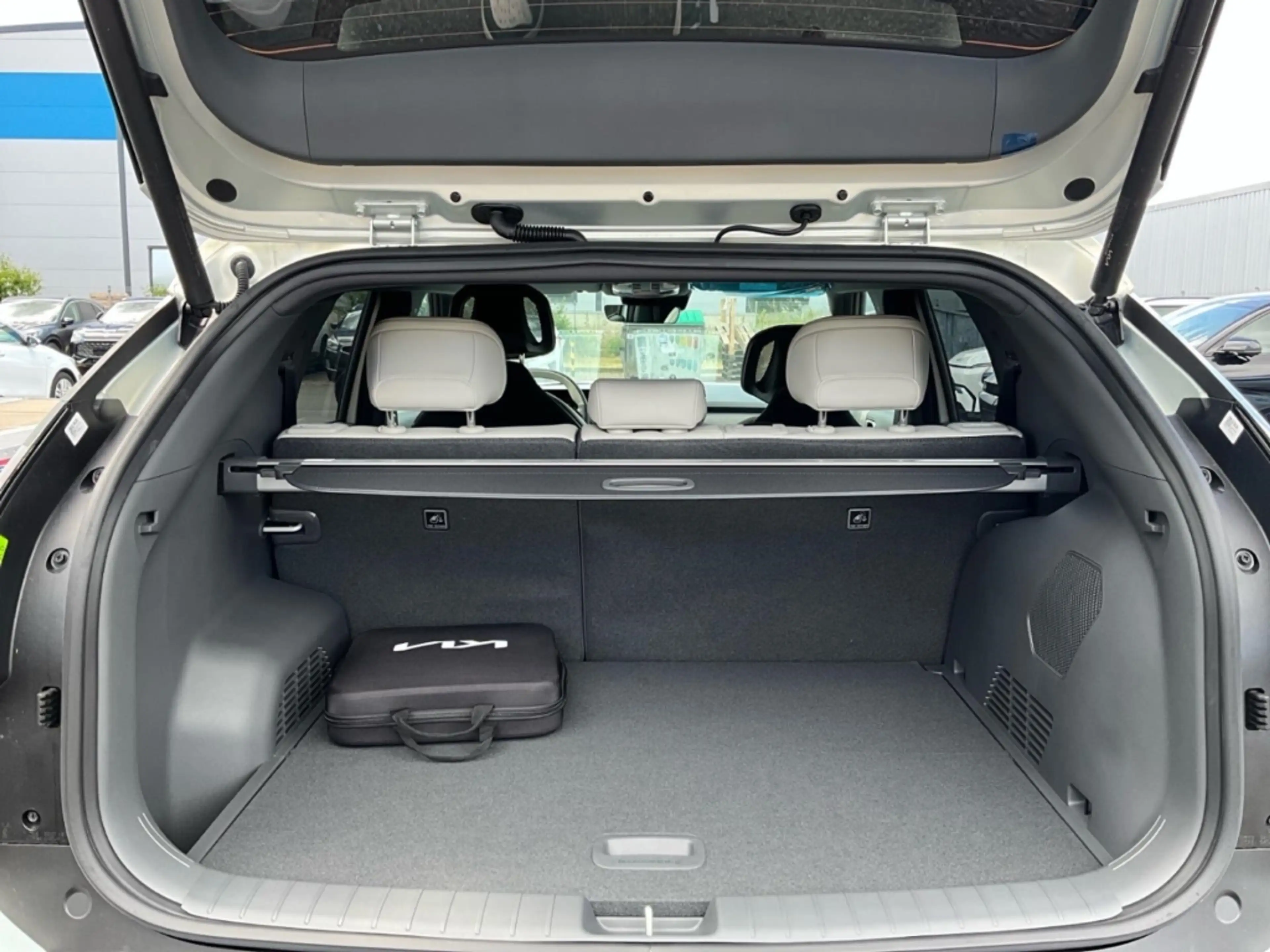 Kia EV3 GTL 81.4 150kW HUD Navi Leder Soundsystem HarmanKa — photo 12