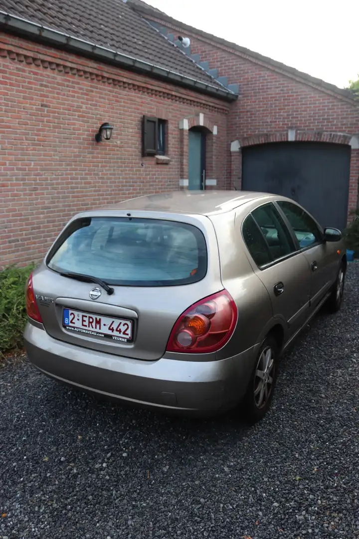 Nissan Almera Nissan Almera 1.5 Benzine Hatchback Beige - 2