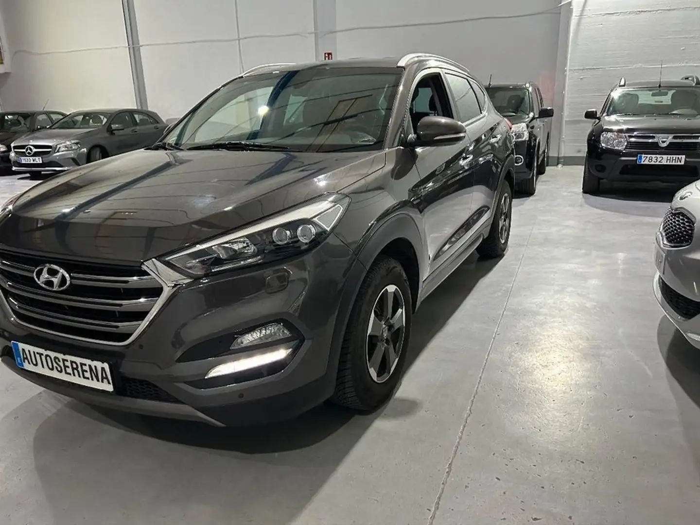 Hyundai TUCSON 2.0 CRDi 135kW 184CV Style Auto 4x4 Gris - 2