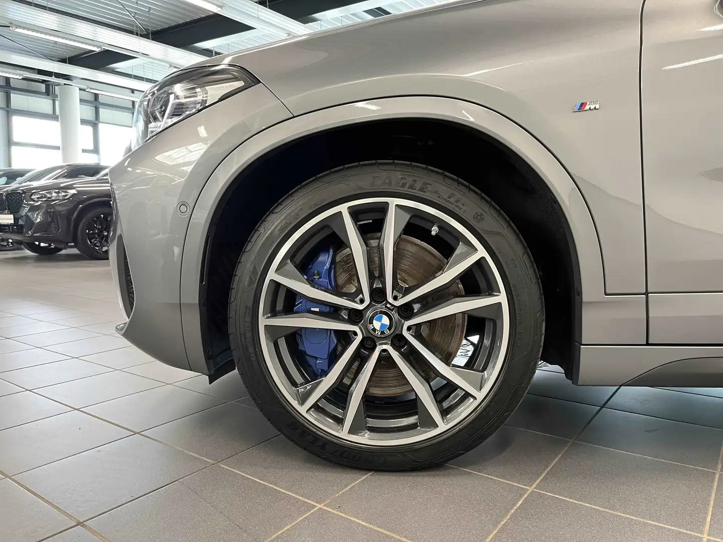 BMW X2 xDrive20i M Sport HUD RFK NAVI LED PDC V+H Grijs - 2
