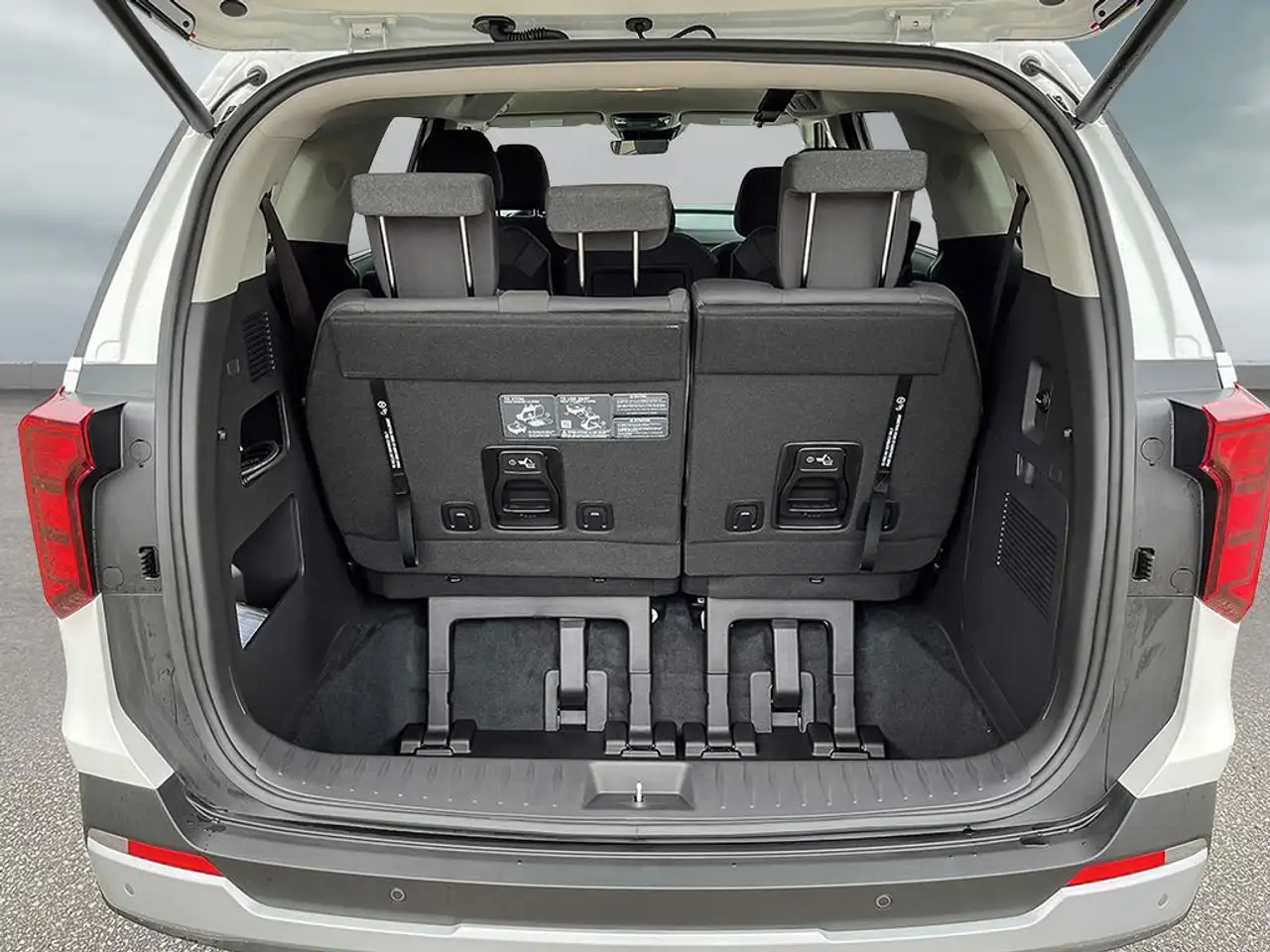 Kia Carnival снимка Kia Carnival