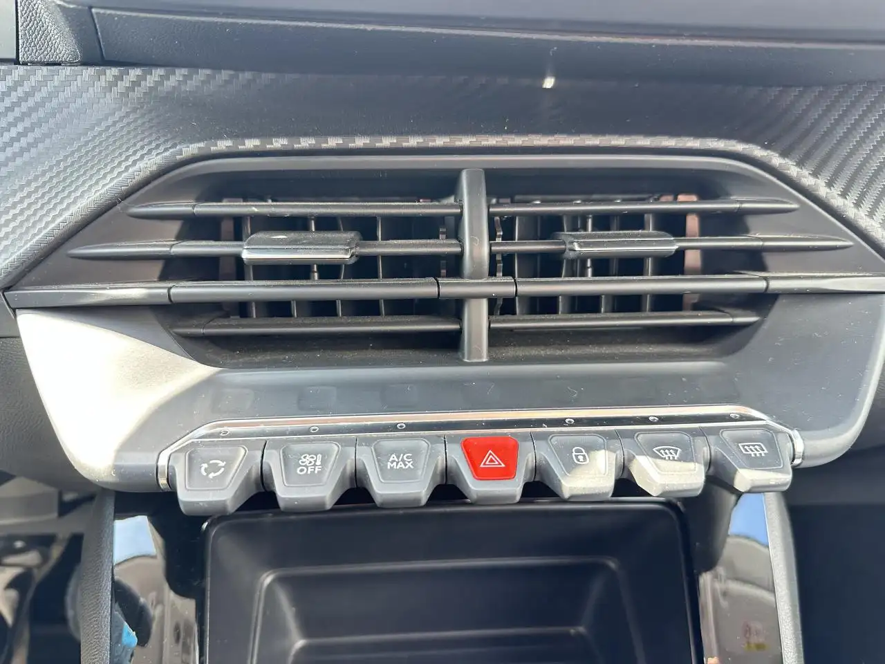 Peugeot 208 208 — photo 16