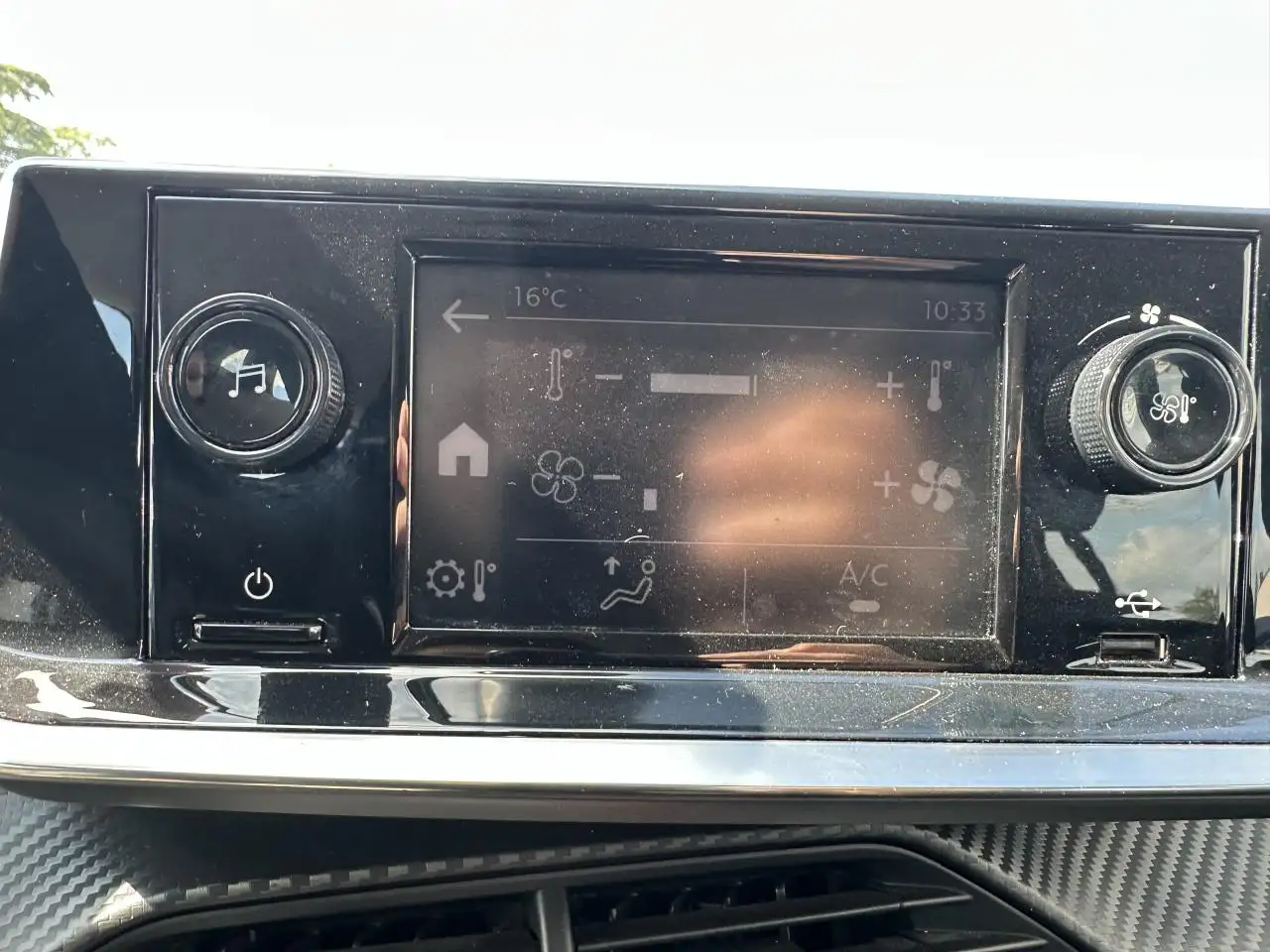 Peugeot 208 208 — photo 15