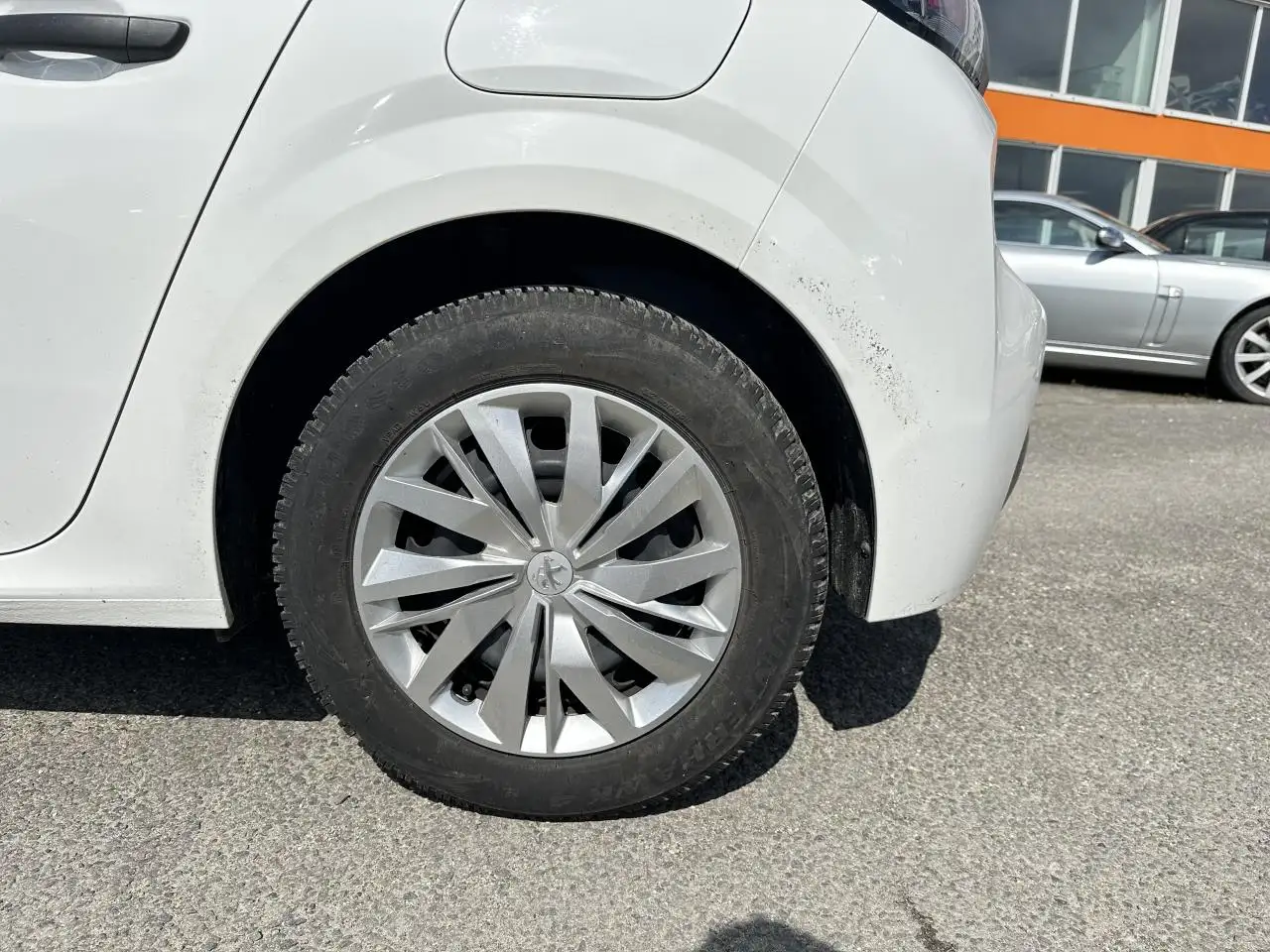 Peugeot 208 208 — photo 25