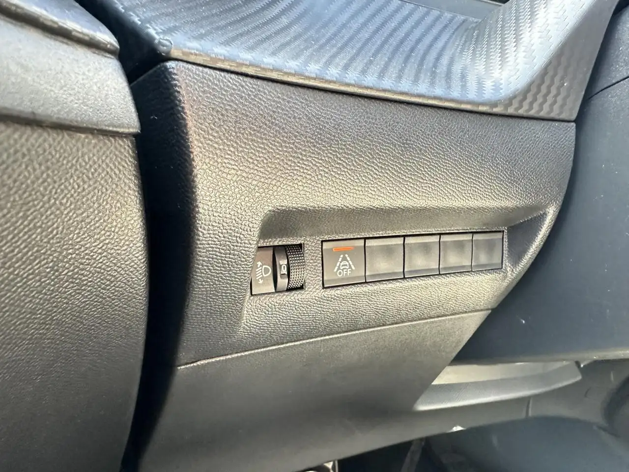 Peugeot 208 208 — photo 24