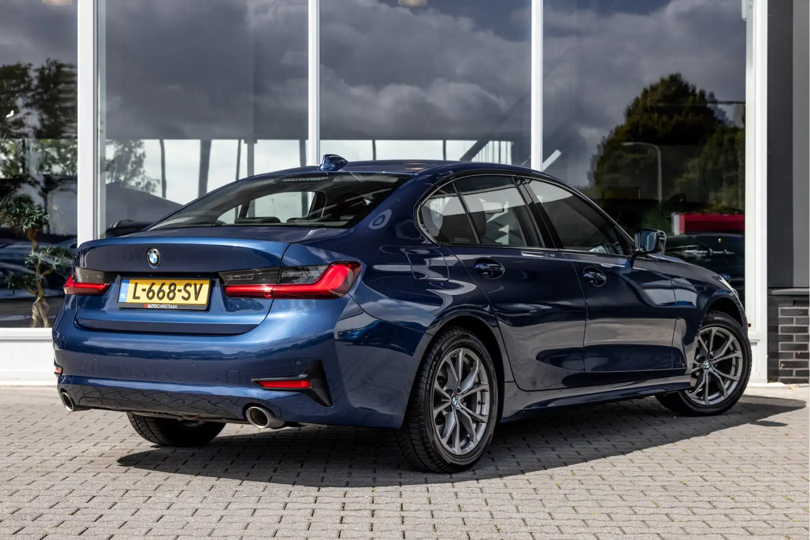 BMW 318 3-serie 318i Business Edition Plus | E-Trekhaak | Bleu - 2