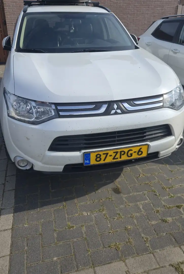 Mitsubishi Outlander 2.0 Intense Wit - 1