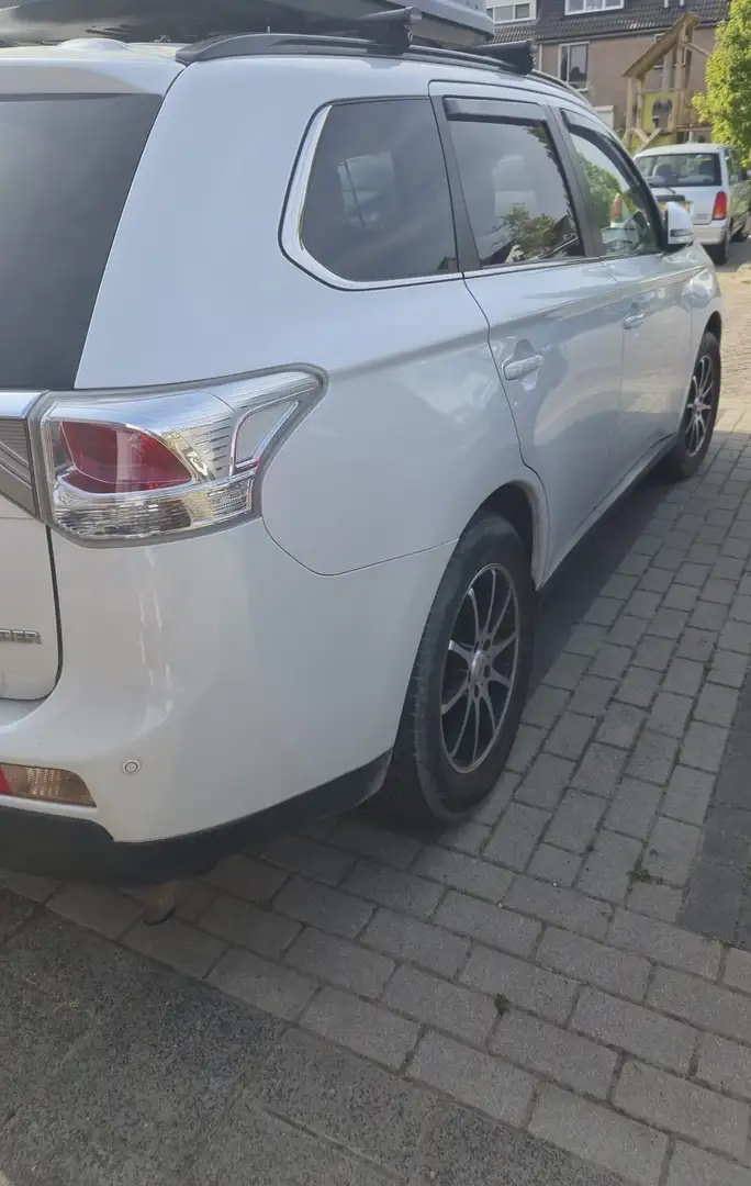 Mitsubishi Outlander 2.0 Intense Wit - 2