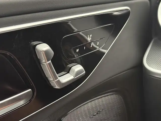 Mercedes-Benz C-Class view 26