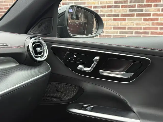 Mercedes-Benz C-Class view 24