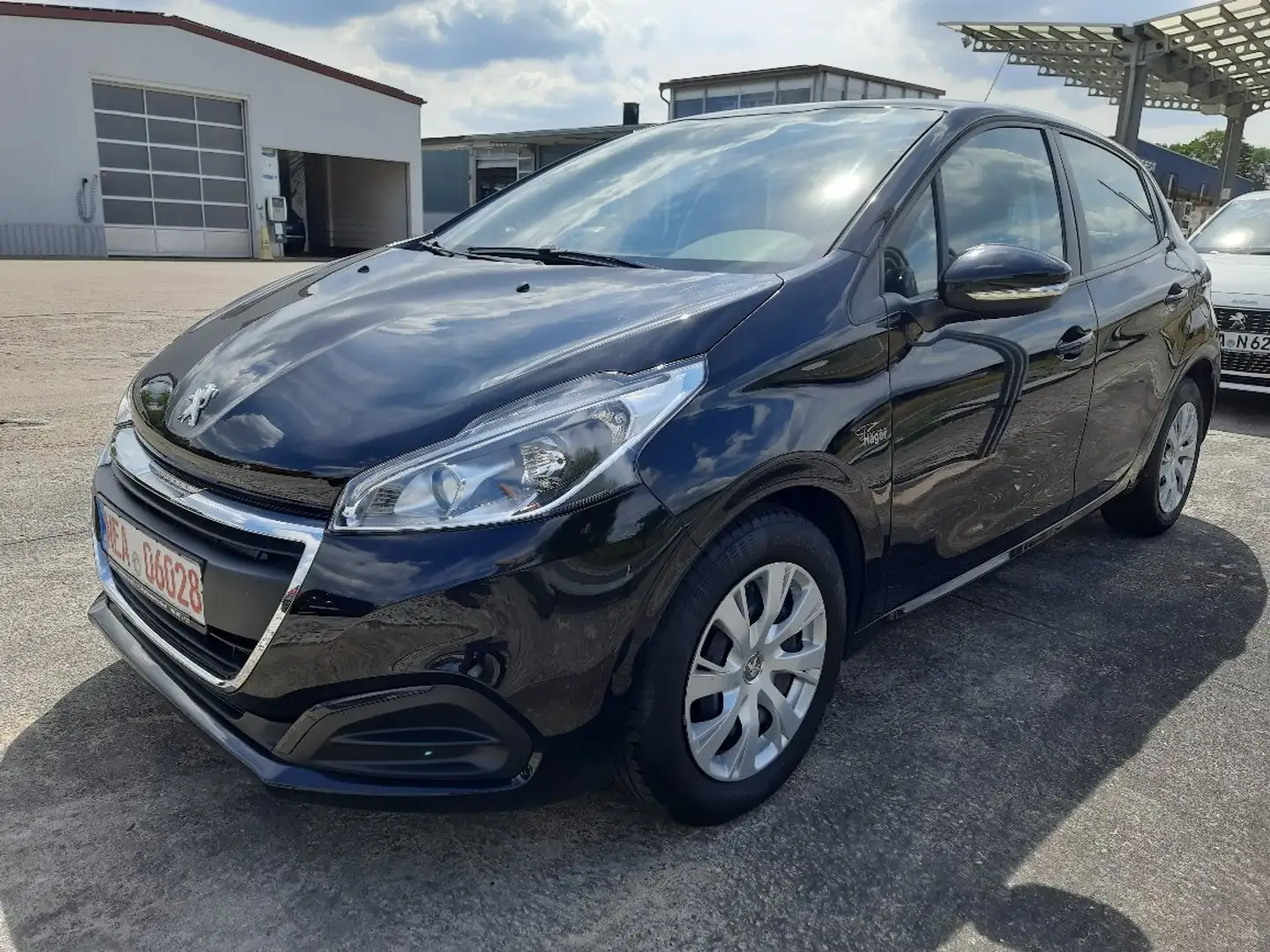 Peugeot 208 Active 110 Sitzheizung Klima Navigation Schwarz - 1