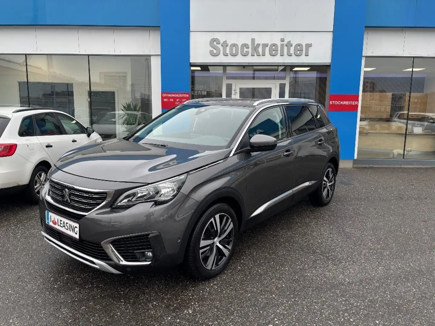 Peugeot 5008 1,2 Pure Tech130 Aut.*7SITZER*NAVI*KAMERA*TEMPO... Grau - 1
