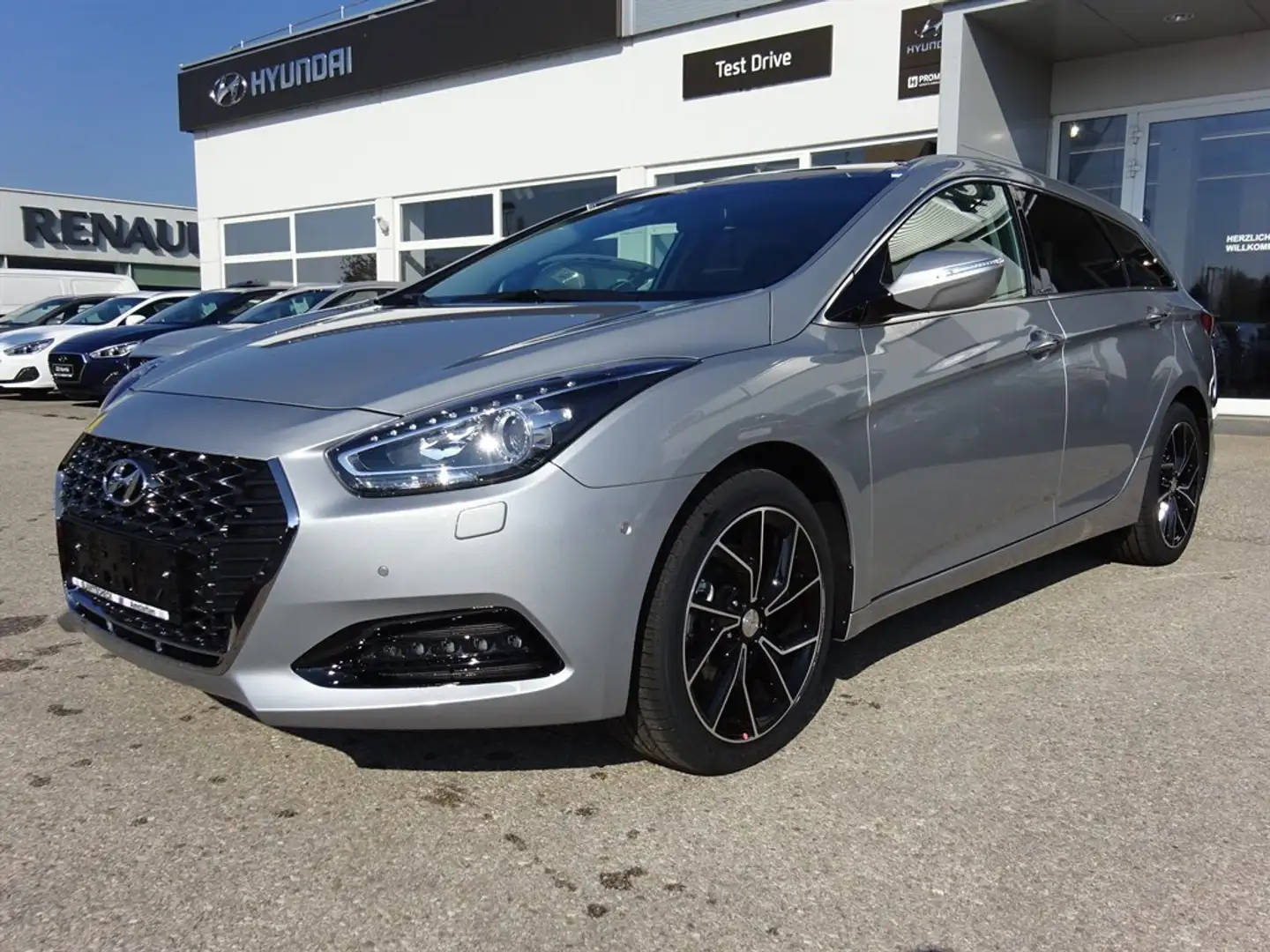 Hyundai i40 1,6 CRDi Level 6 DCT Aut. Silber - 1