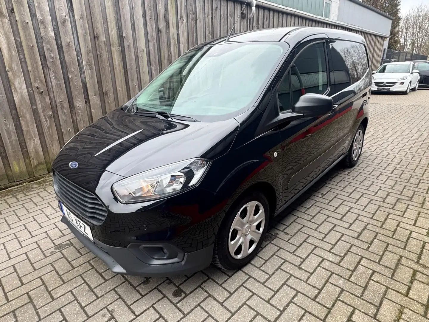 Ford Transit Courier Trend KLIMA NAVI ALWETTER SHZ Schwarz - 1