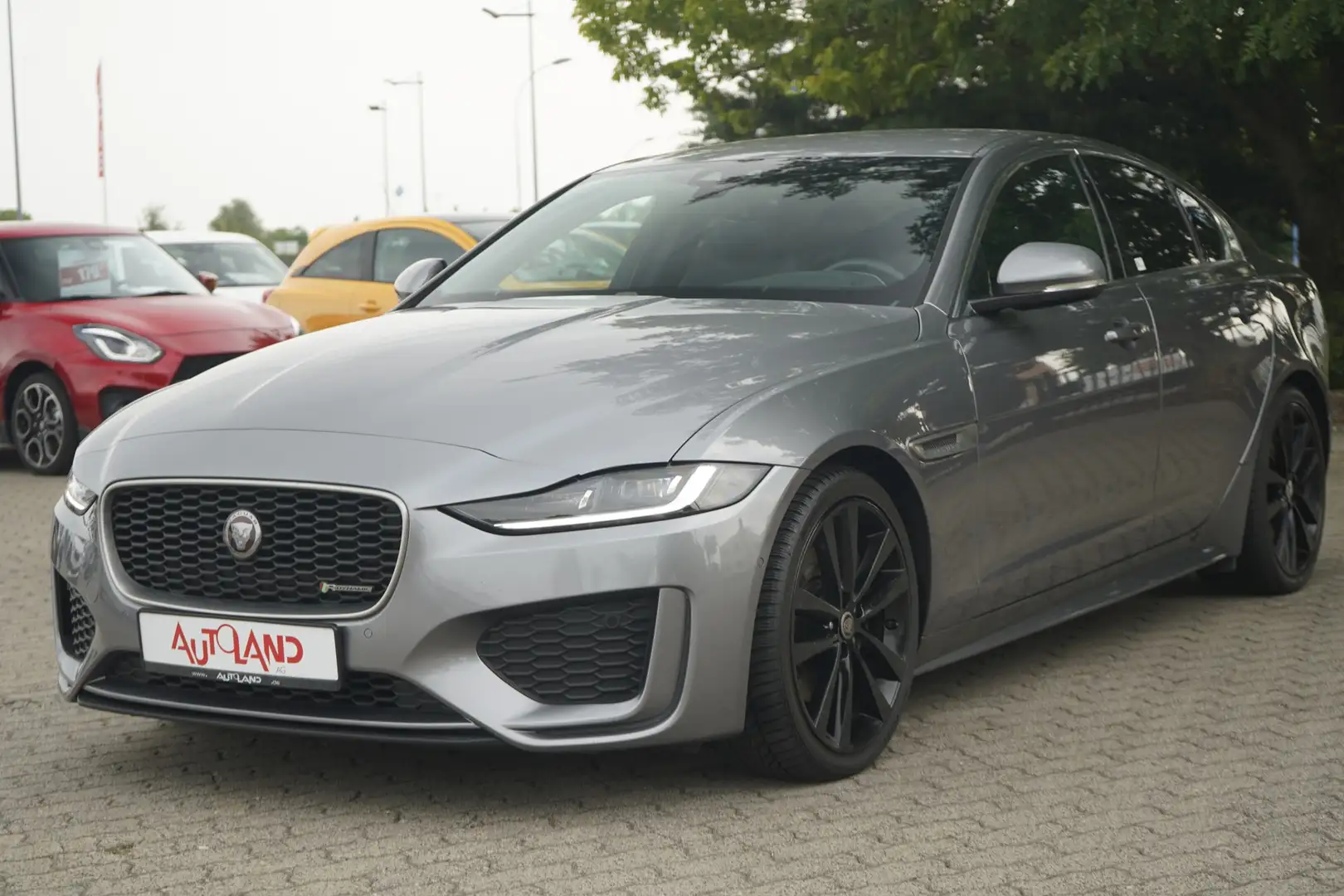 Jaguar XE D180 R-Dynamic HSE LED Leder Navi SHZ VC ACC Gris - 2