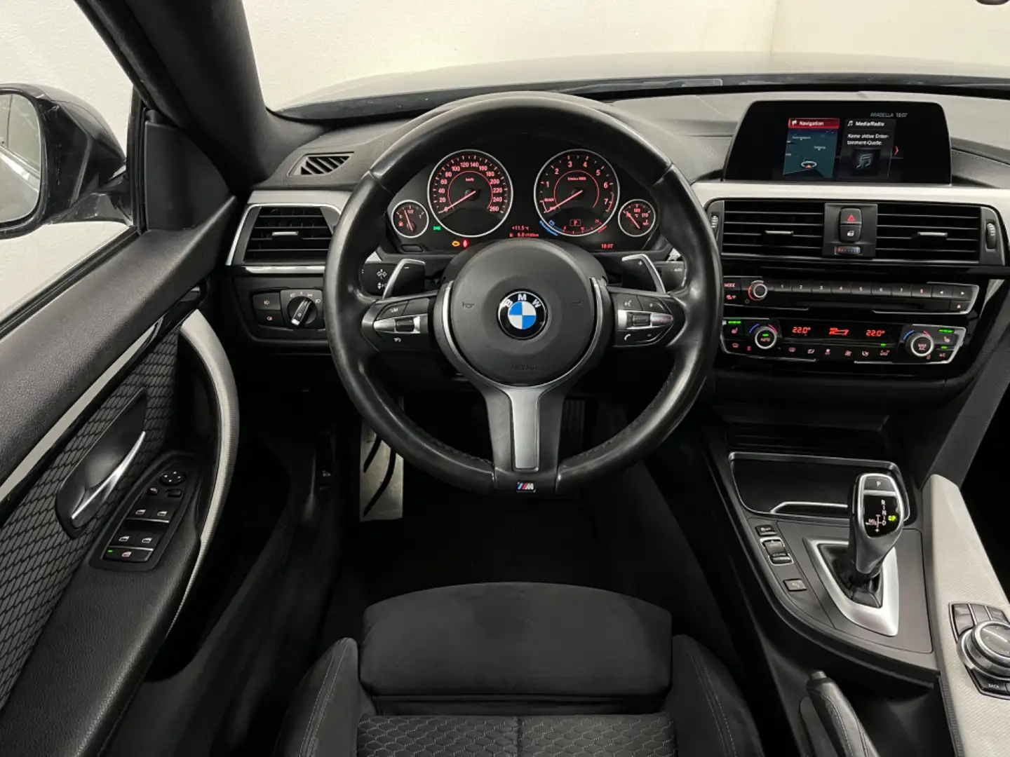 BMW 420 i Gran Coupe Aut. **M-Sport | LED | Navi** Silber - 2