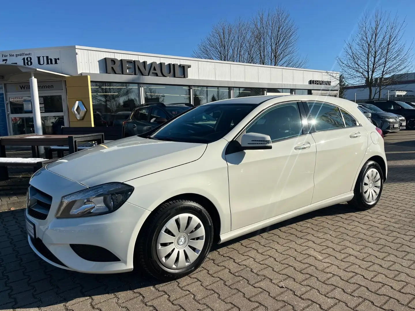 Mercedes-Benz A 180 BlueEfficiency Blanc - 1