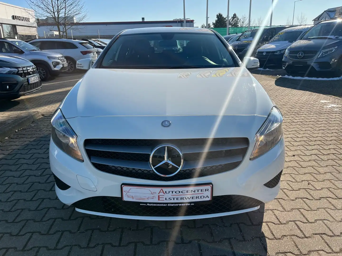 Mercedes-Benz A 180 BlueEfficiency Blanc - 2