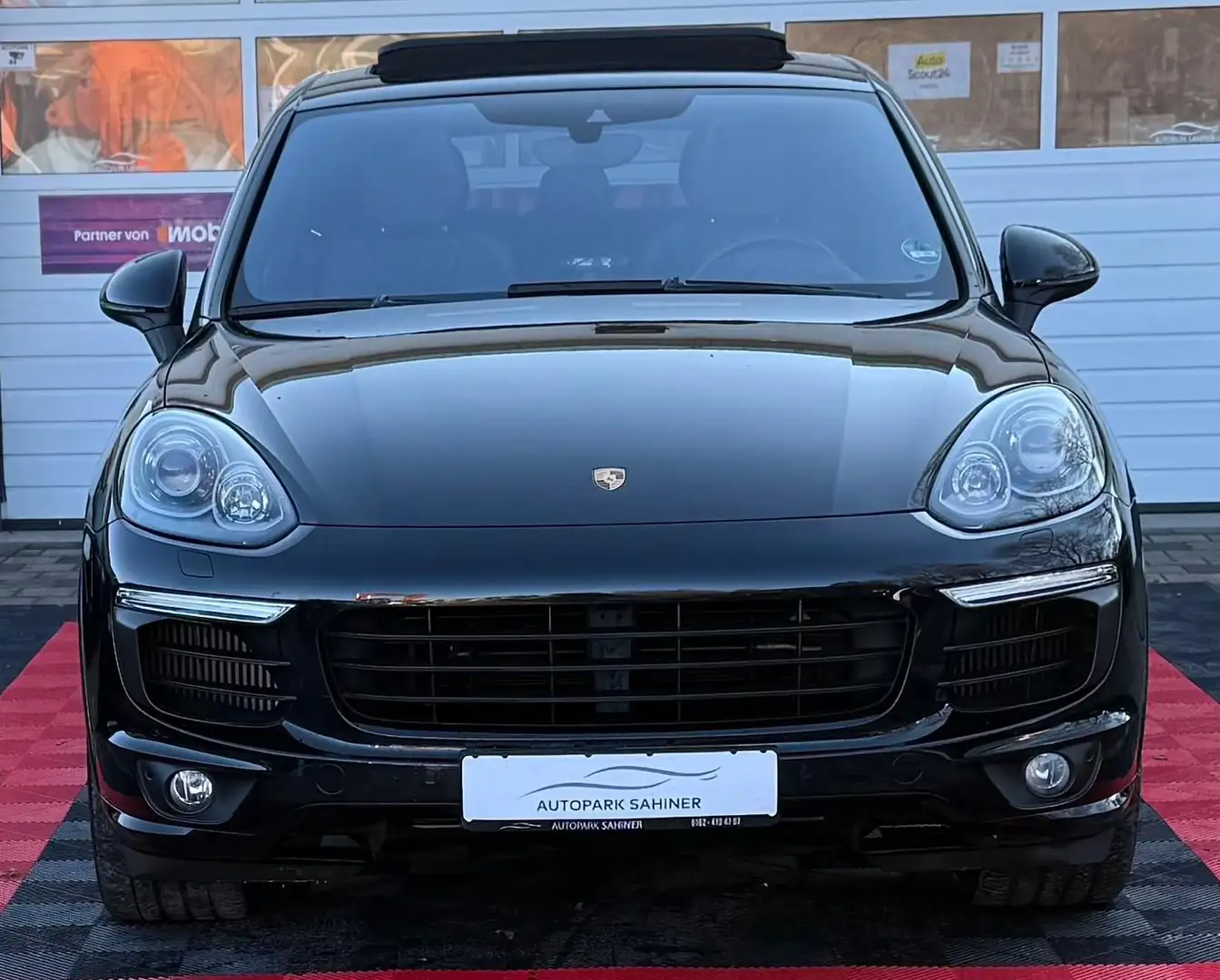 Porsche Cayenne *SPORTDESIGNPAKET*AHK*PANO*BOSE*1.HAND Schwarz - 2