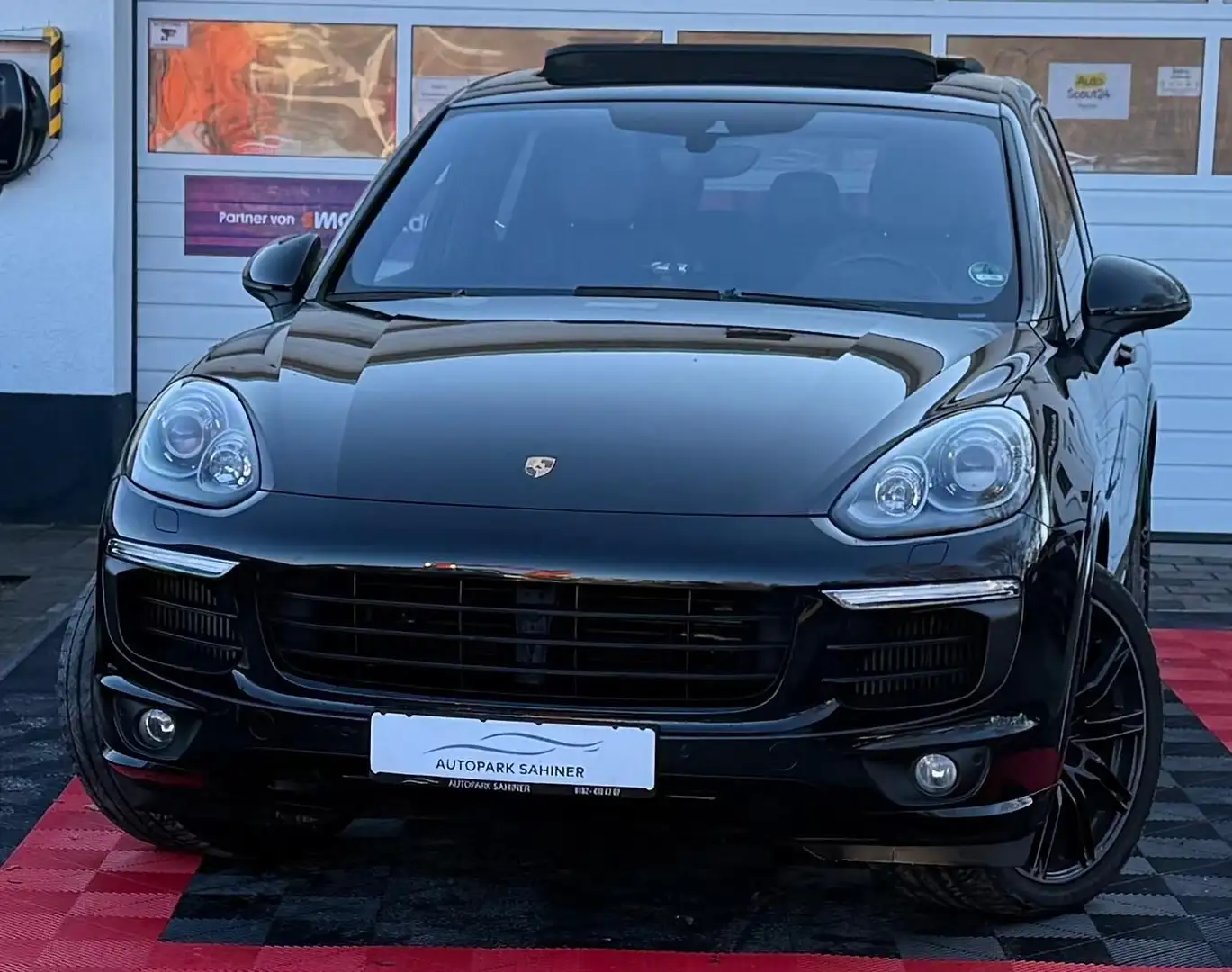 Porsche Cayenne *SPORTDESIGNPAKET*AHK*PANO*BOSE*1.HAND Schwarz - 1