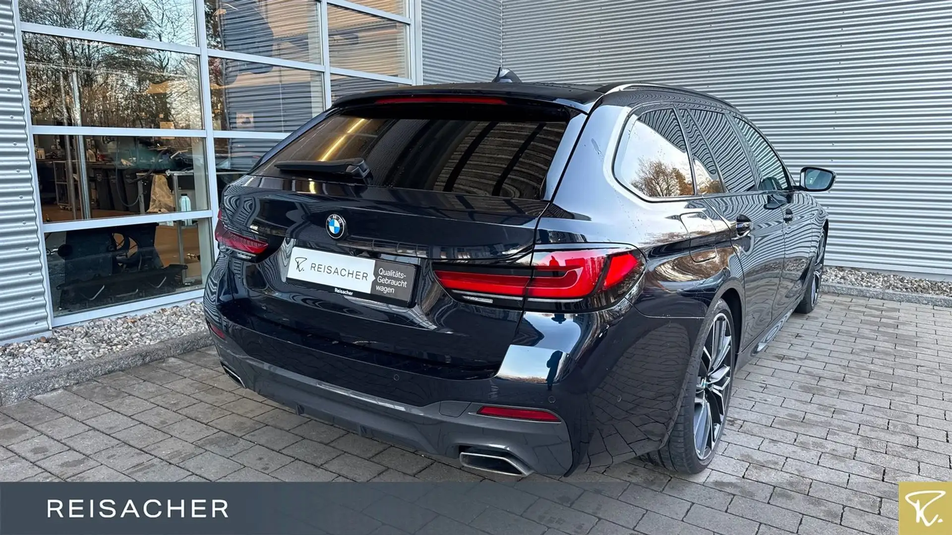 BMW 540 d xDrive M-Sport Navi HUD ACC RüKa 20" Pano Schwarz - 2