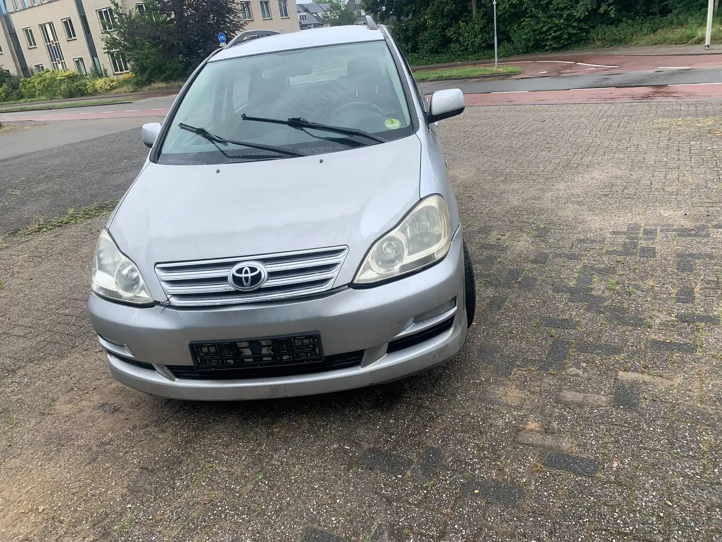 Toyota Avensis Verso Avensis Verso 2.0i Linea Luna 7p. Grau - 1